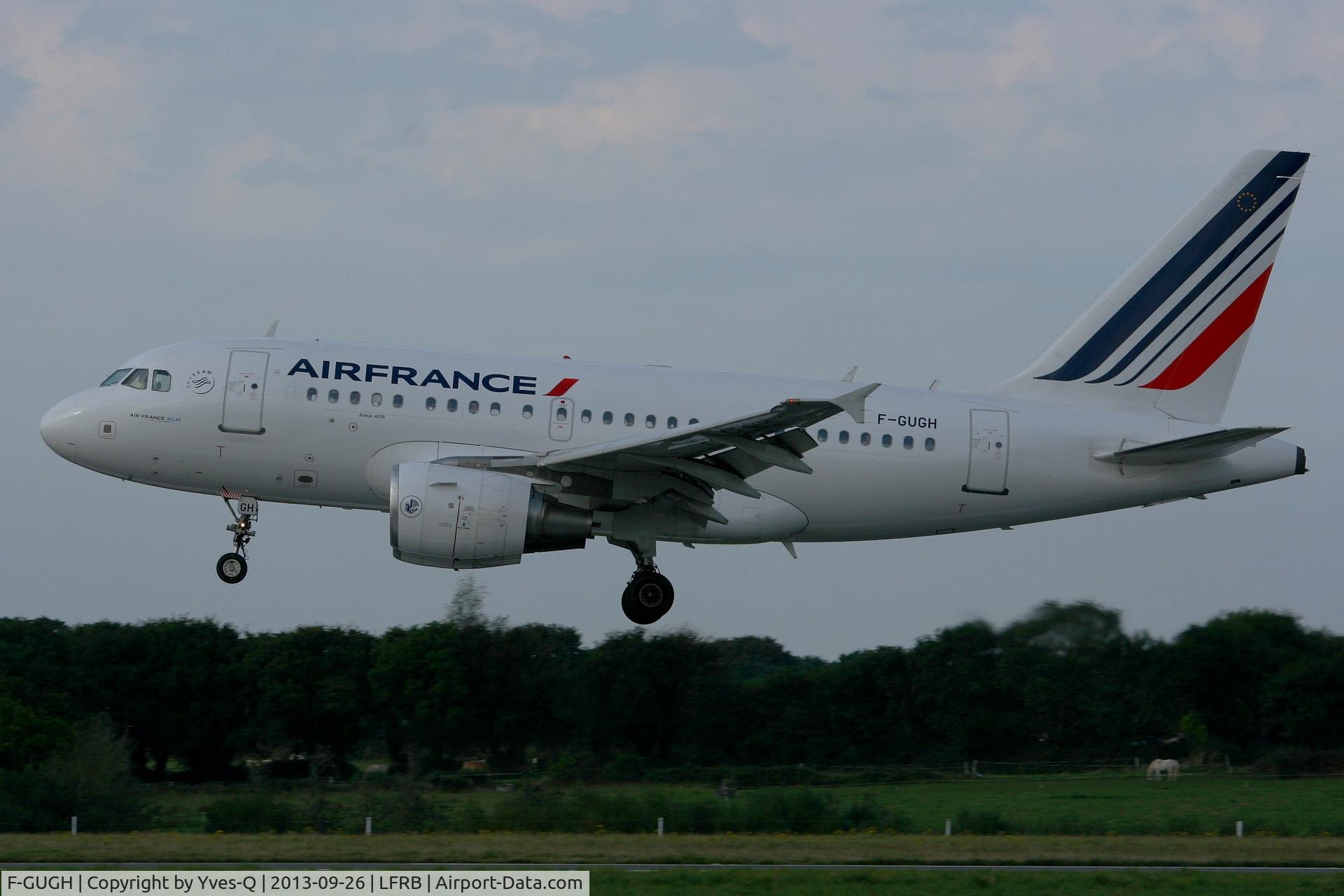 F-GUGH, 2004 Airbus A318-111 C/N 2344, Airbus A318-111, On final rwy 25L, Brest-Bretagne airport (LFRB-BES)