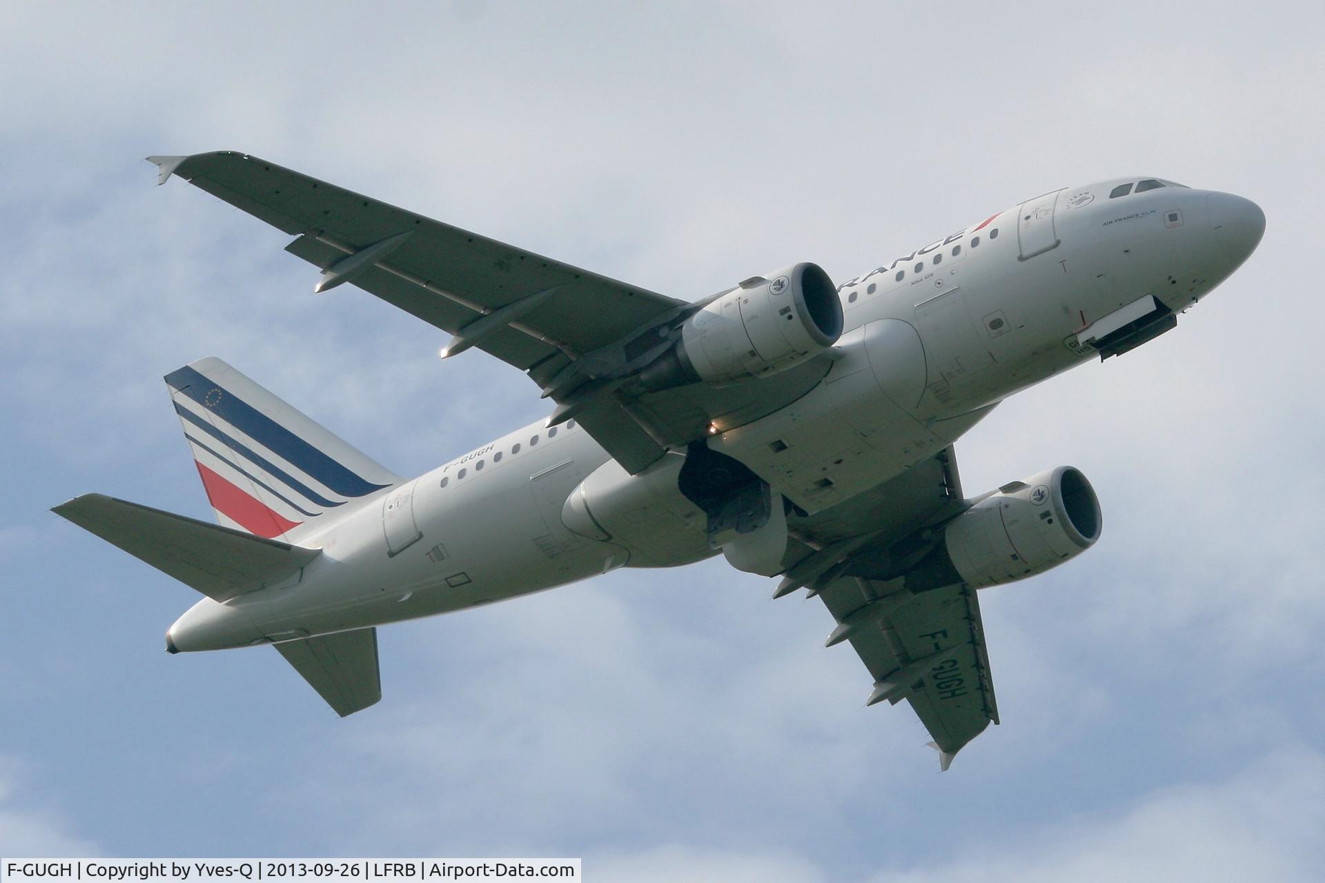 F-GUGH, 2004 Airbus A318-111 C/N 2344, Airbus A318-111, Take off rwy 07R, Brest-Bretagne airport (LFRB-BES)