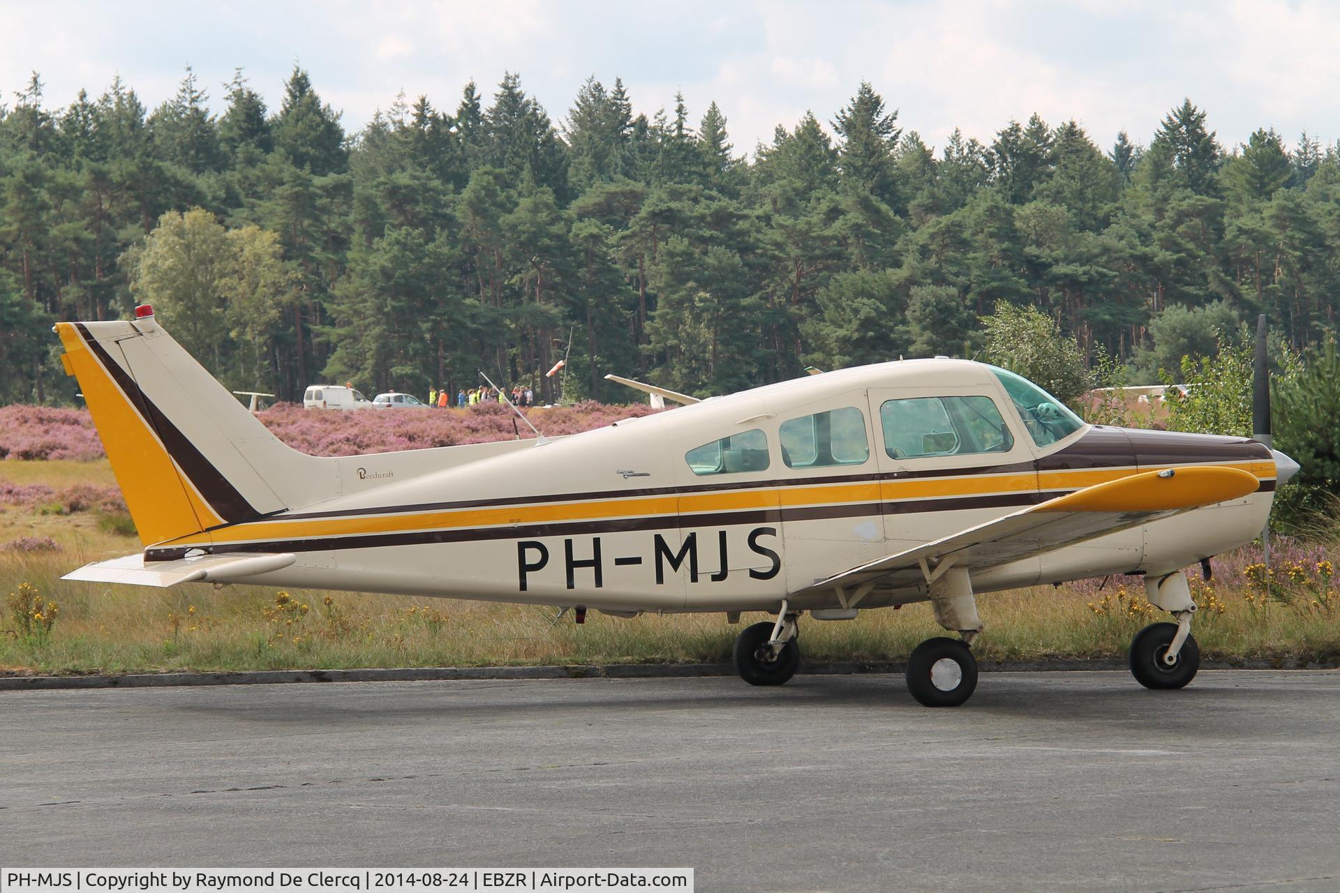 PH-MJS, Beechcraft A23A C/N M-1077, Zoersel-Malle Fly-inn . 24-8-2014.