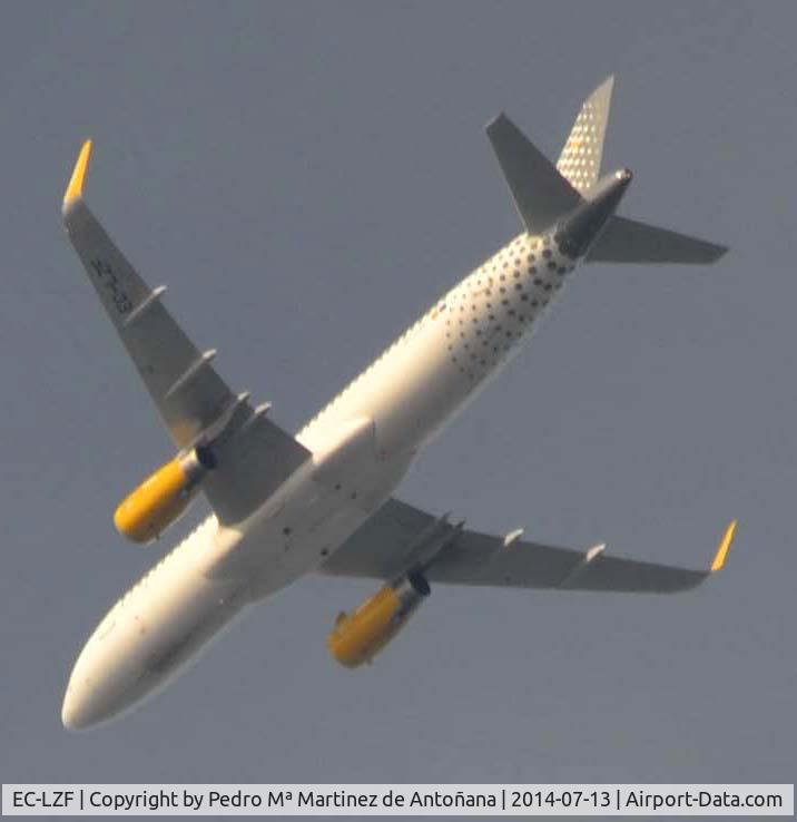 EC-LZF, 2013 Airbus A320-232 C/N 5940, En Vuelo