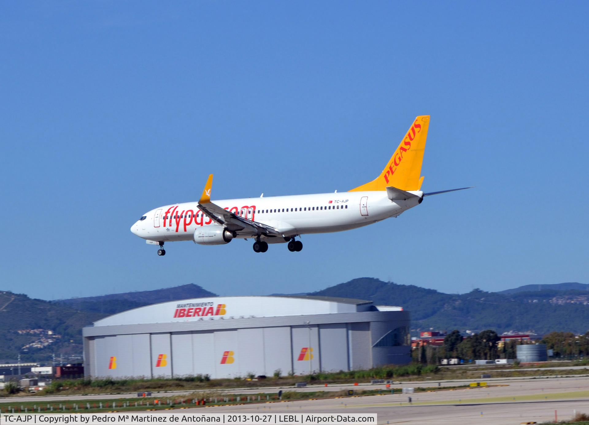 TC-AJP, 2011 Boeing 737-82R C/N 32735, Aeropuerto El Prat Barcelona