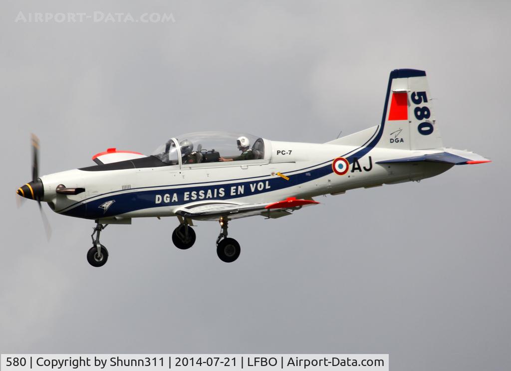 580, Pilatus PC-7 Turbo Trainer C/N 580, Landing rwy 32R in new c/s