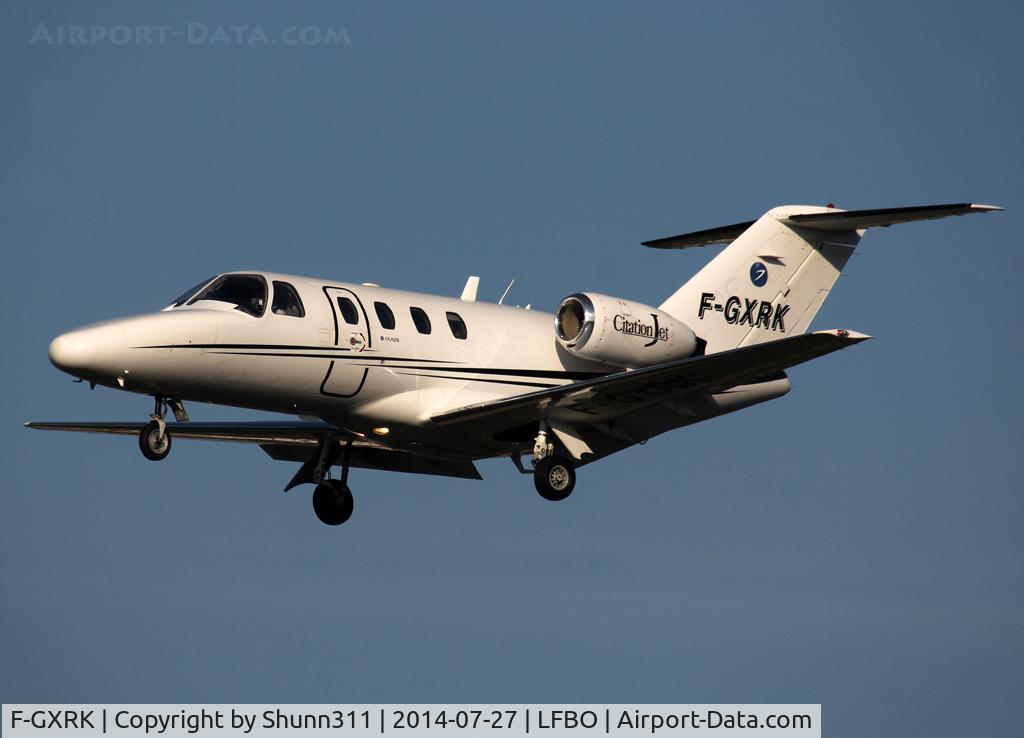 F-GXRK, 1997 Cessna 525 Citation CJ1 C/N 525-0229, Landing rwy 32L