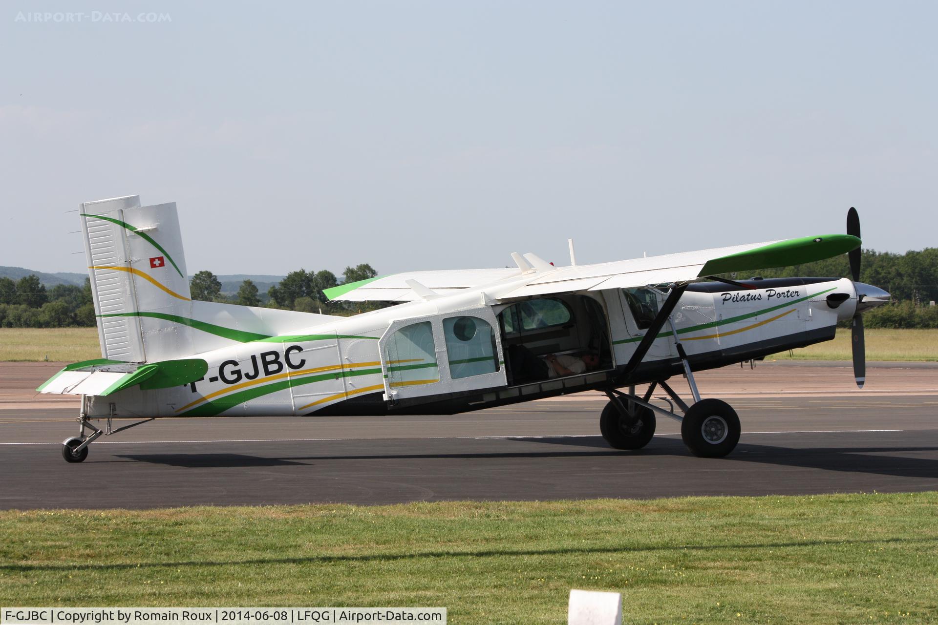 F-GJBC, Pilatus PC-6/B2-H4 Turbo Porter C/N 868, Parked