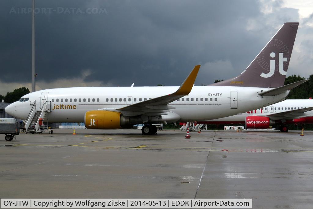 OY-JTW, 1999 Boeing 737-7L9 C/N 28008, visitor