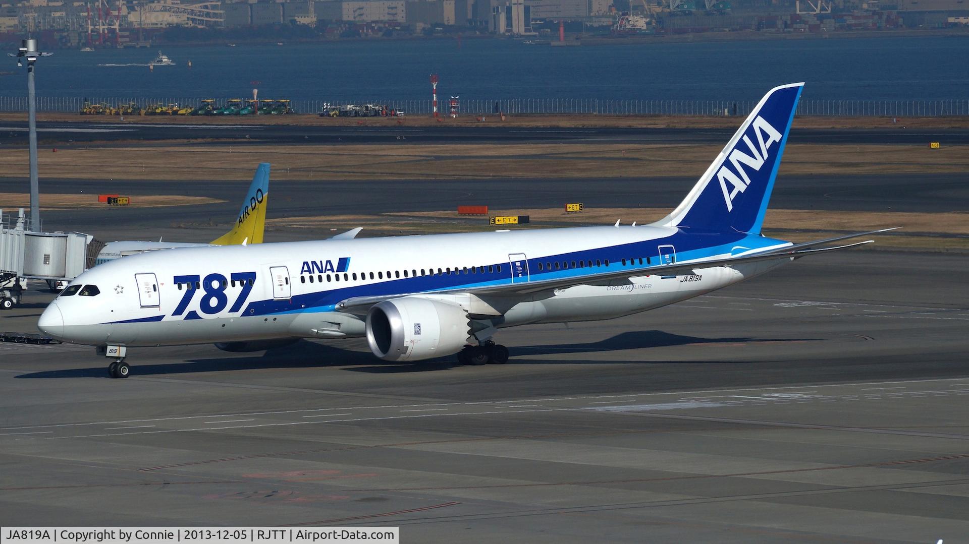 JA819A, 2013 Boeing 787-8 Dreamliner C/N 42244, One of ANA´s Dreamlines sitting at Tokyo-Haneda.