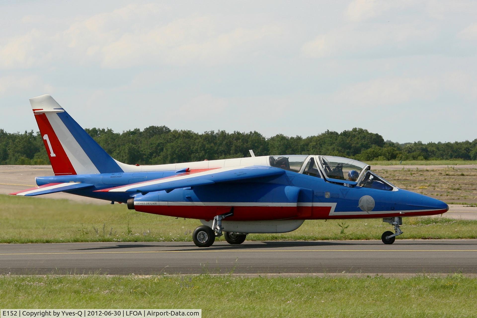E152, Dassault-Dornier Alpha Jet E C/N E152, Dassault Dornier Alphajet (F-UHRT), Athos 01 Leader of Patrouille de France 2012, Avord Air Base 702 (LFOA) Open day 2012