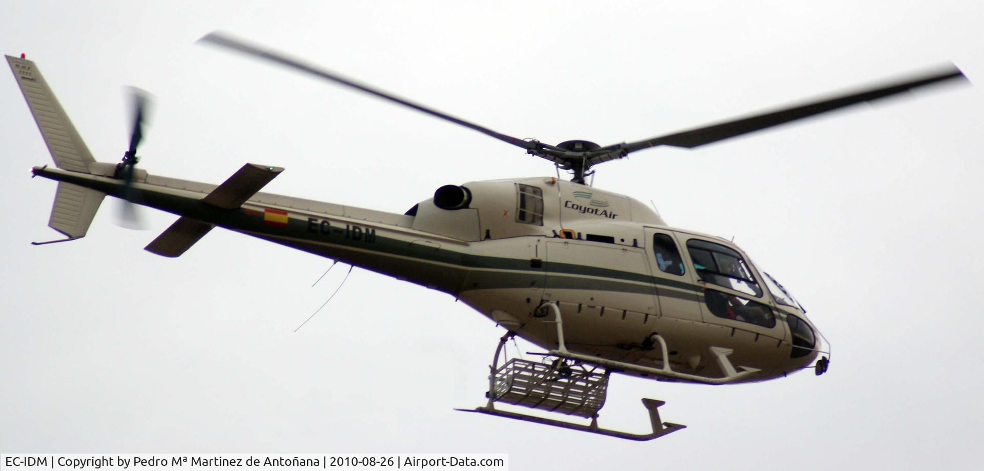 EC-IDM, 2002 Eurocopter AS-355N Ecureuil 2 C/N 5698, En vuelo sobre Uzquiamo - España