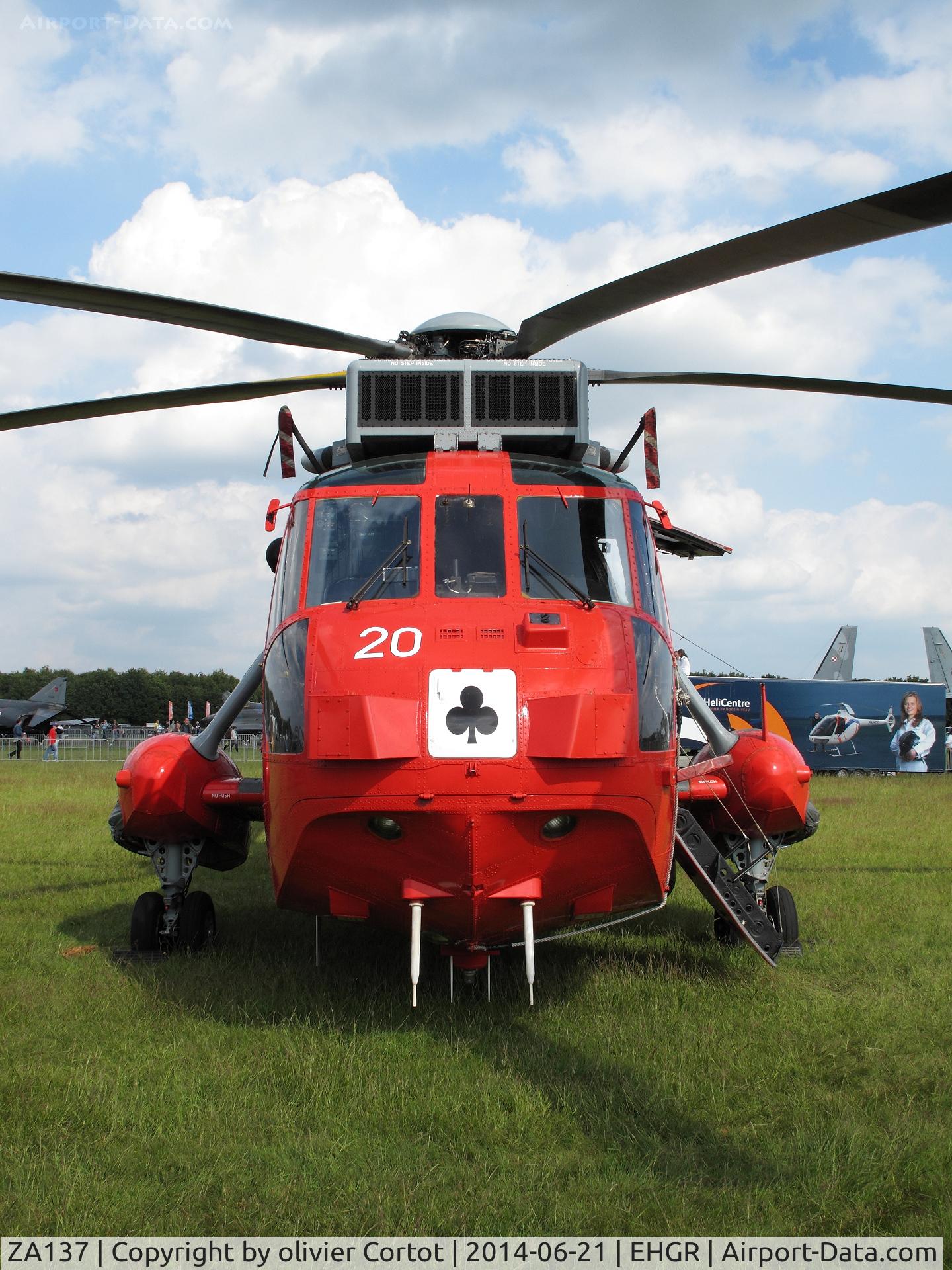 ZA137, 1981 Westland Sea King HU.5SAR C/N WA898, front view