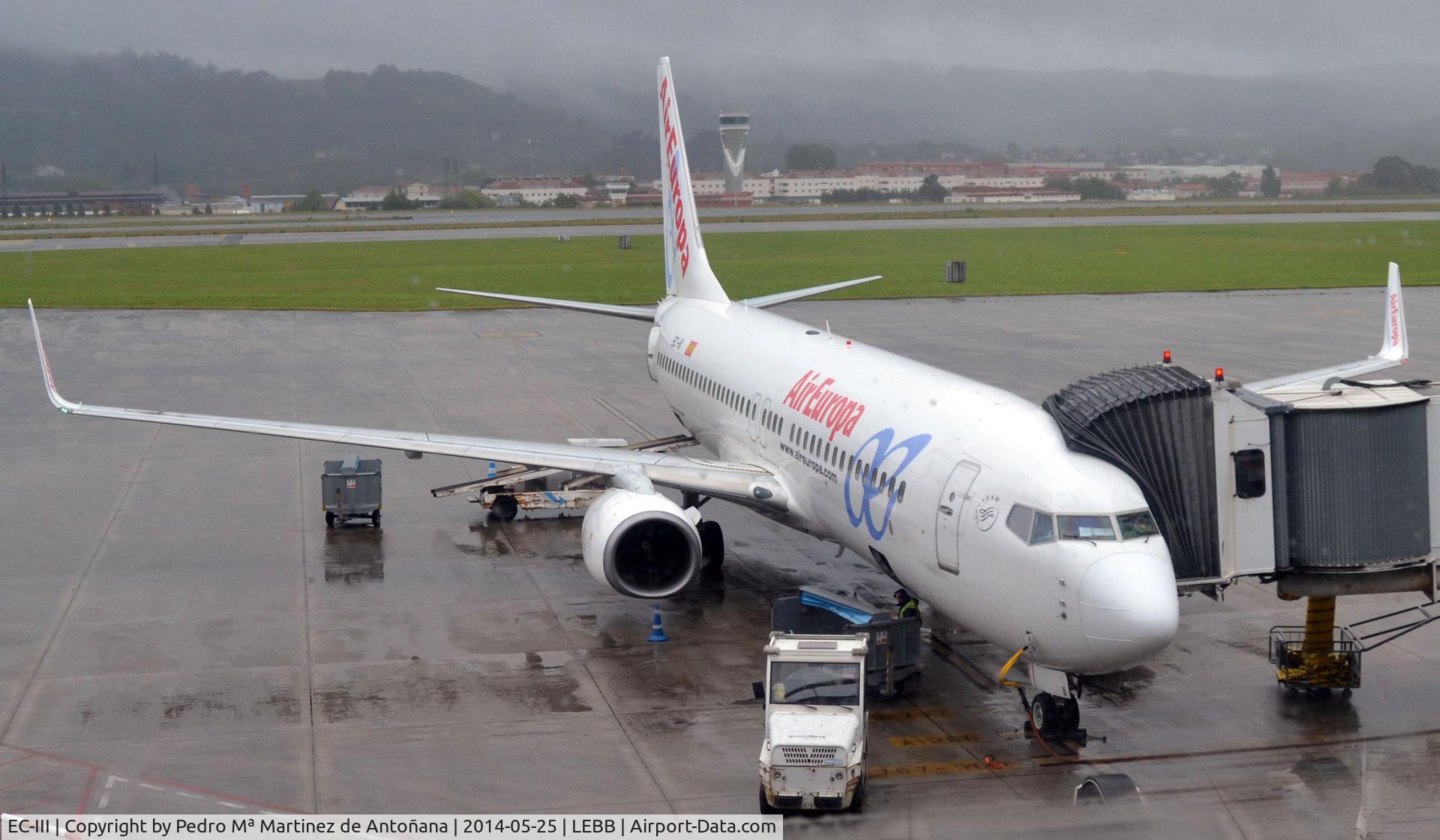 EC-III, 2002 Boeing 737-86Q C/N 30284, Aeropuerto Loiu Bilbao