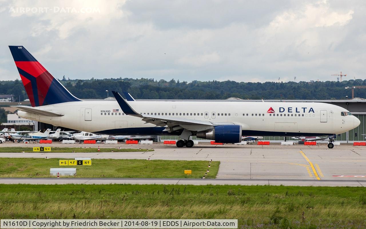 N1610D, 2000 Boeing 767-332 C/N 30594, taxying to the active