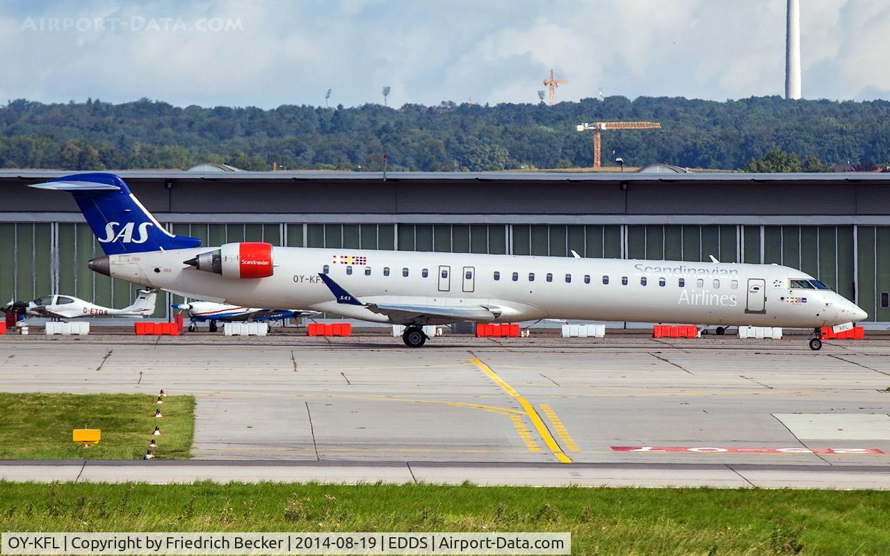 OY-KFL, 2009 Bombardier CRJ-900 NG (CL-600-2D24) C/N 15246, taxying to the active