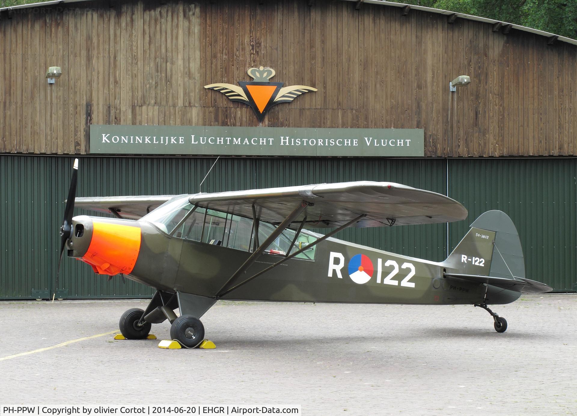 PH-PPW, Piper PA-18-135 Super Cub C/N 18-3812, Gilze Rijen airshow