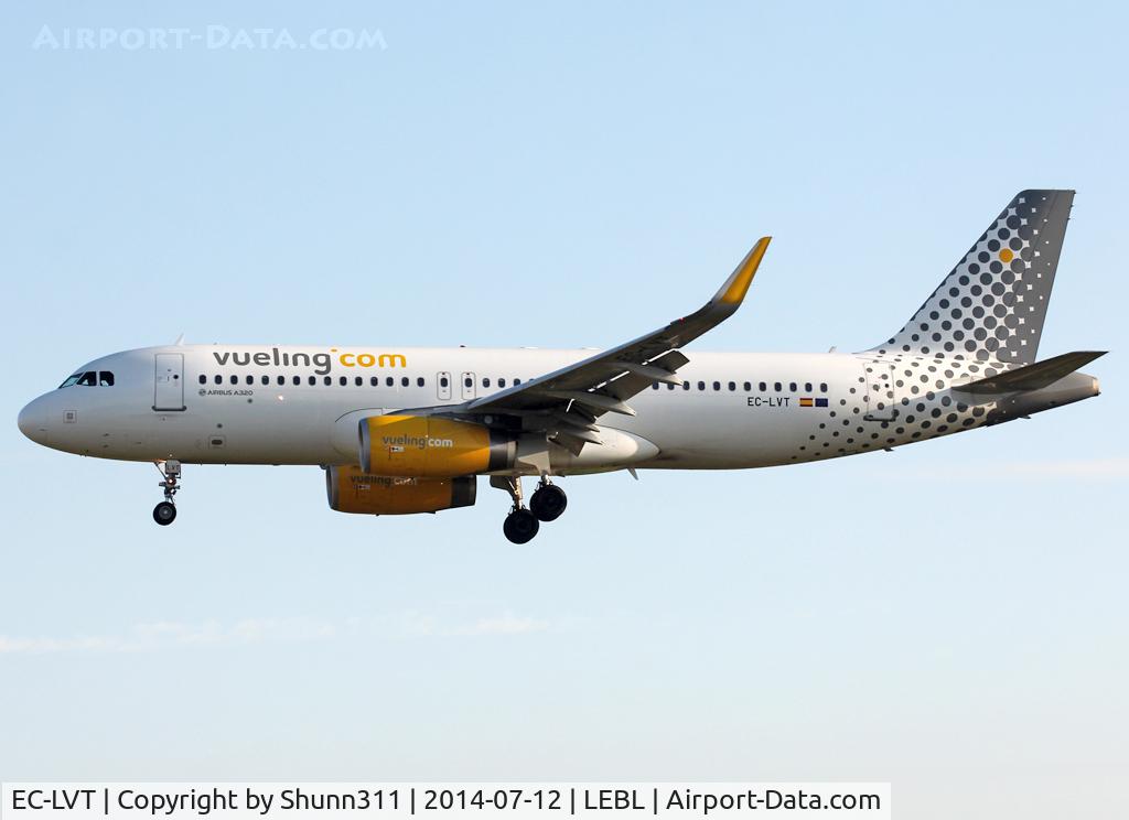 EC-LVT, 2013 Airbus A320-232 C/N 5612, Landing rwy 25R