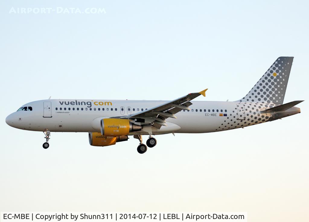 EC-MBE, 2008 Airbus A320-211 C/N 3476, Landing rwy 25R