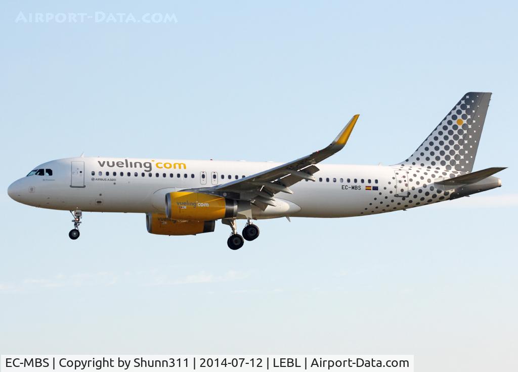 EC-MBS, 2014 Airbus A320-232 C/N 6123, Landing rwy 25R