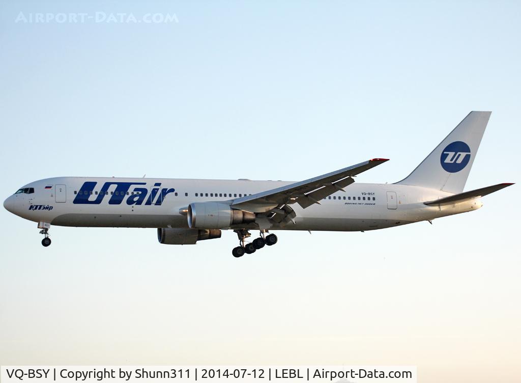 VQ-BSY, 1997 Boeing 767-306 C/N 27614, Landing rwy 25R
