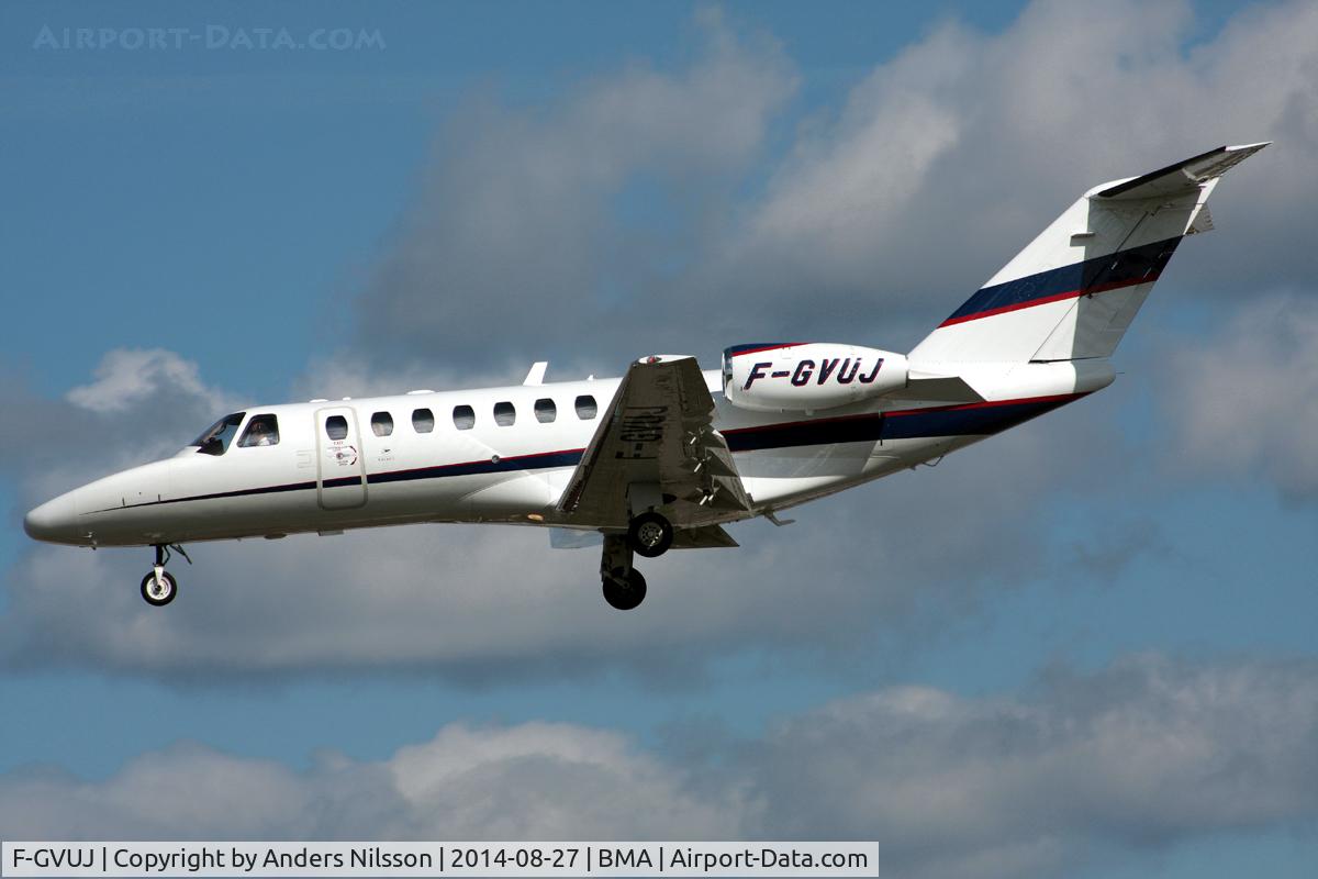 F-GVUJ, 2007 Cessna 525B CitationJet CJ3 C/N 525B-0156, On short final for runway 30.