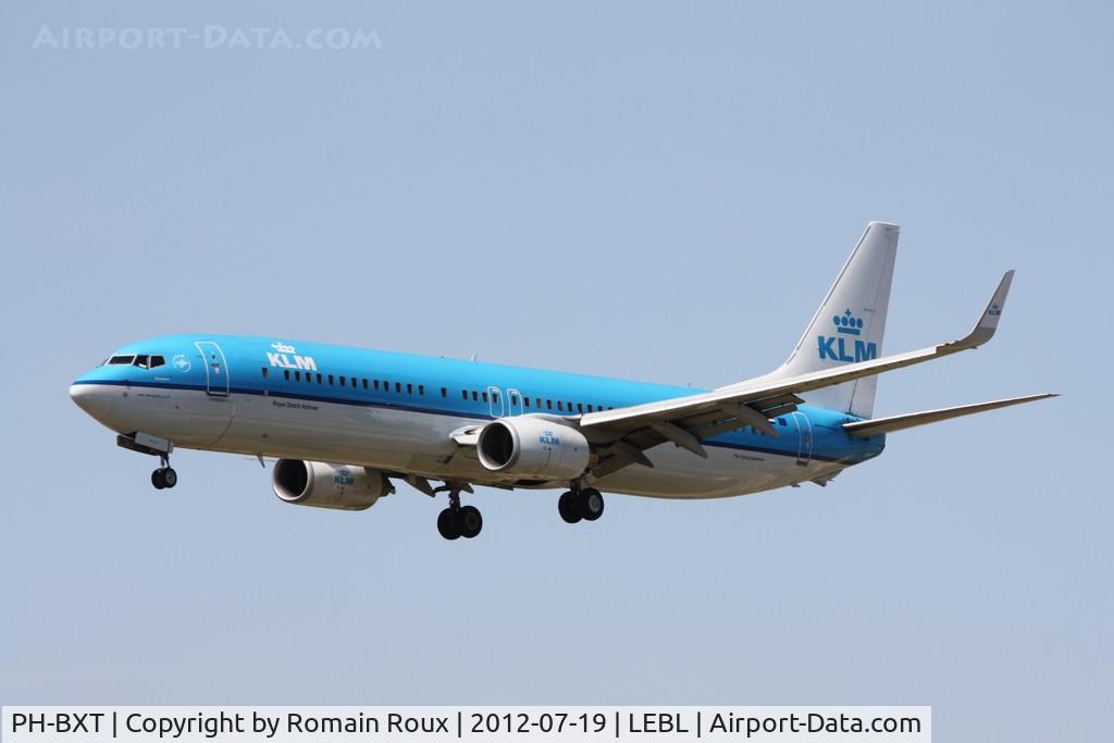 PH-BXT, 2004 Boeing 737-9K2 C/N 32944, Landing