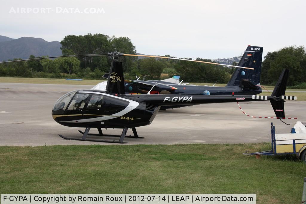 F-GYPA, 2004 Robinson R44 Clipper II C/N 10574, Parked