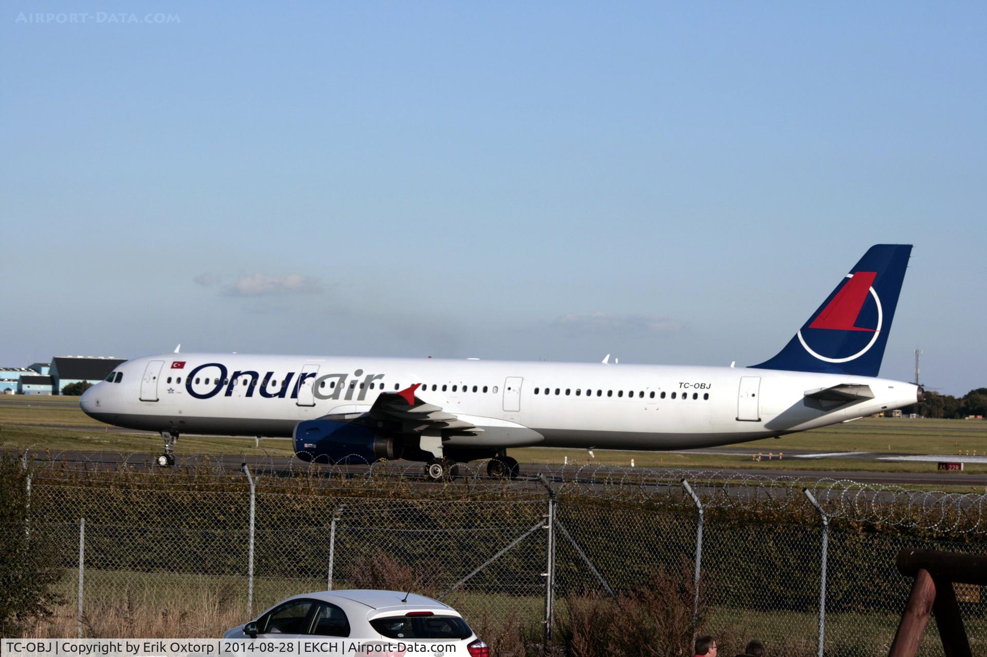 TC-OBJ, 1998 Airbus A321-231 C/N 835, TC-OBJ just arrived rw 04L