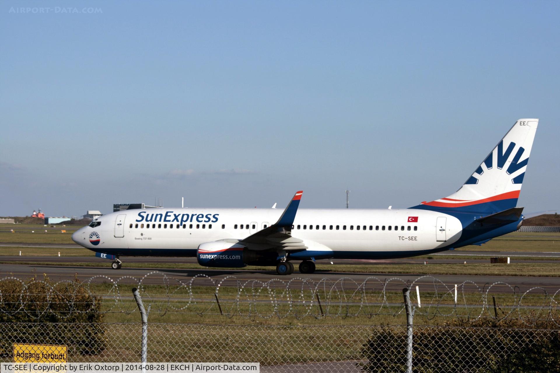 TC-SEE, 2002 Boeing 737-8CX C/N 32363, TC-SEE just arrived rw 04L
