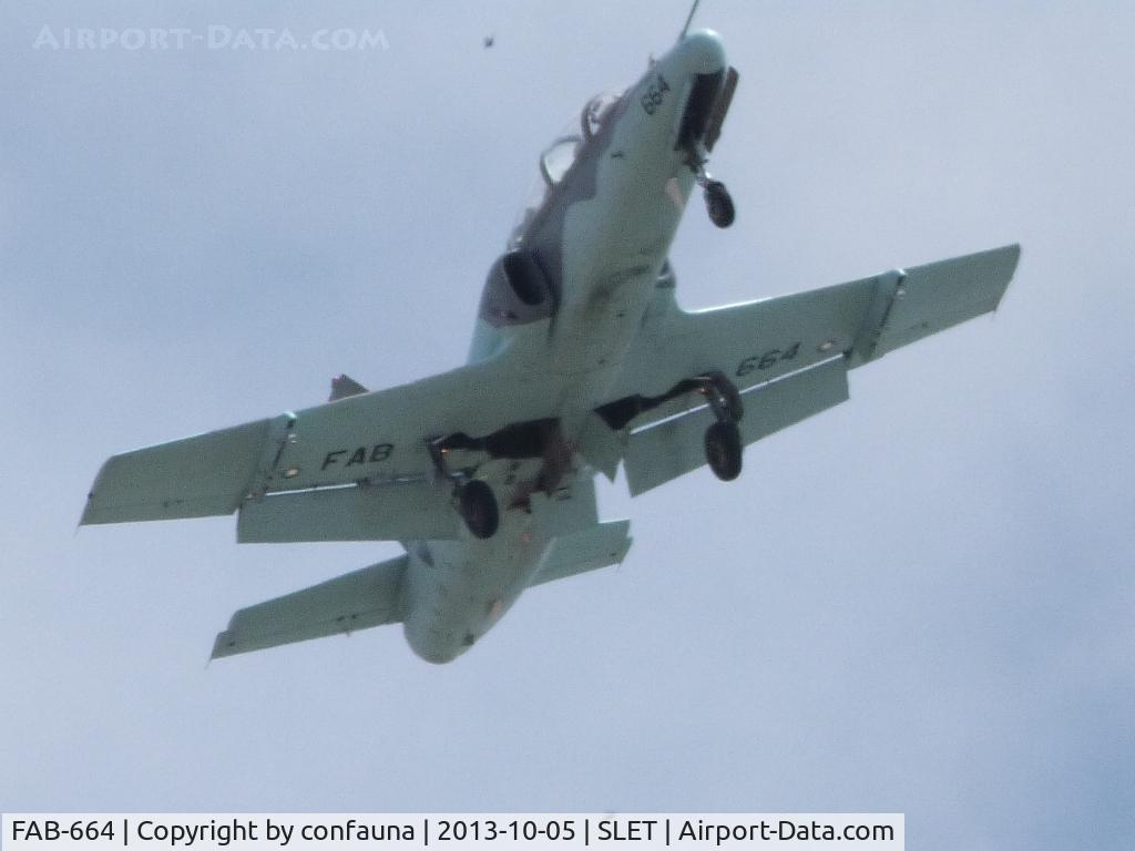 FAB-664, 2011 Hongdu K-8VB Karakorum C/N L8W3200287, Training over Santa Cruz