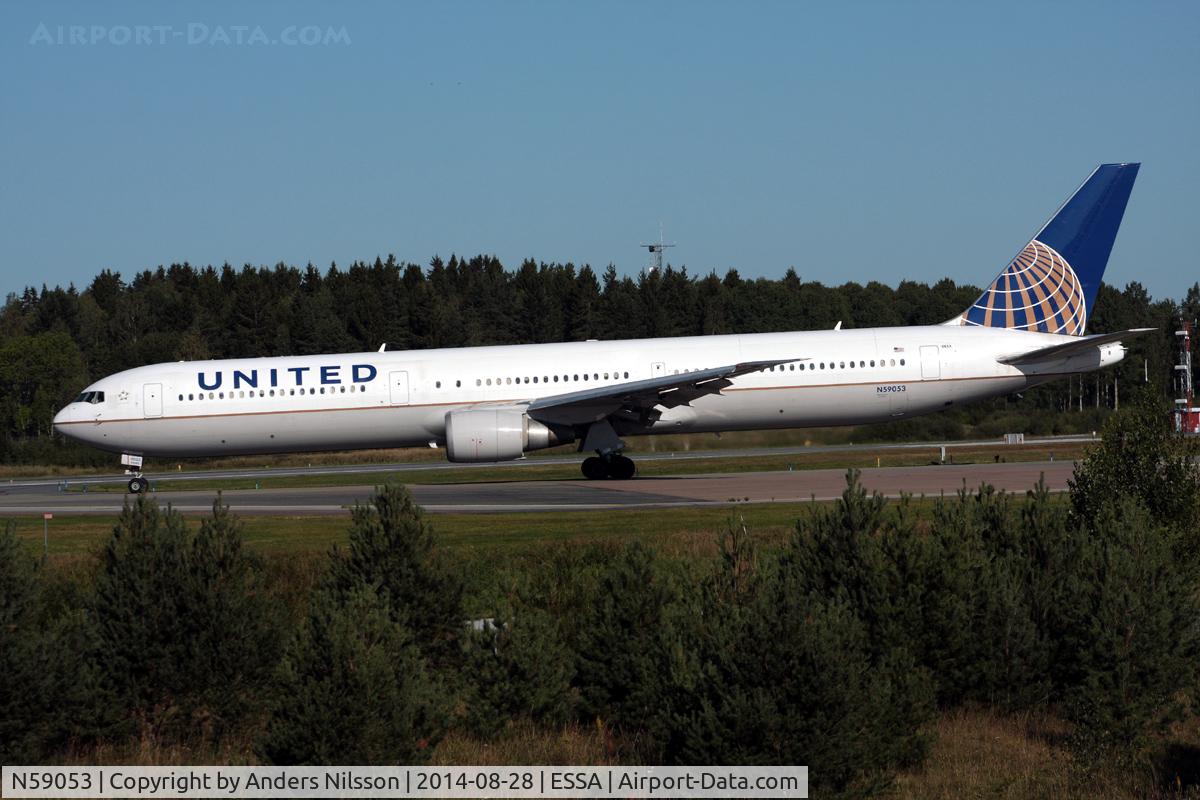 N59053, 2000 Boeing 767-424/ER C/N 29448, Lining up 01L.