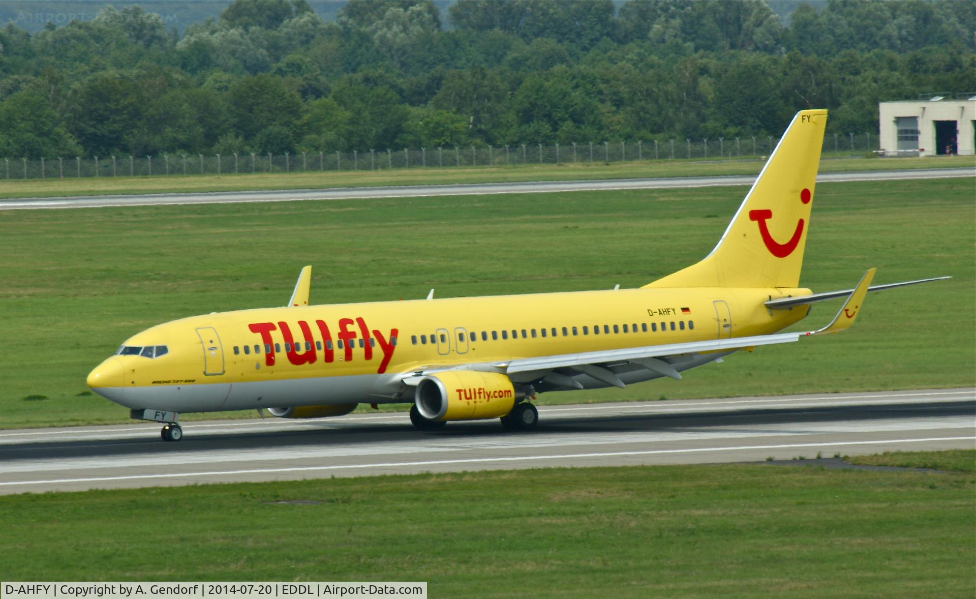 D-AHFY, 2001 Boeing 737-8K5 C/N 30417, TUifly, is here shortly after landing at Düsseldorf Int'l(EDDL)
