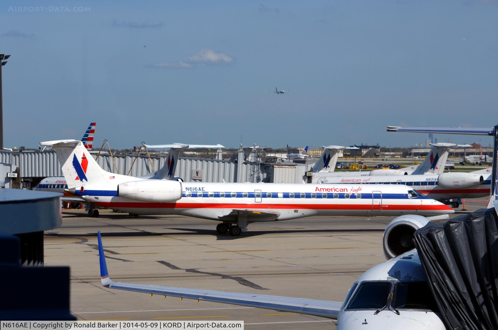 N616AE, 1998 Embraer ERJ-145LR (EMB-145LR) C/N 145092, Taxi O'Hare