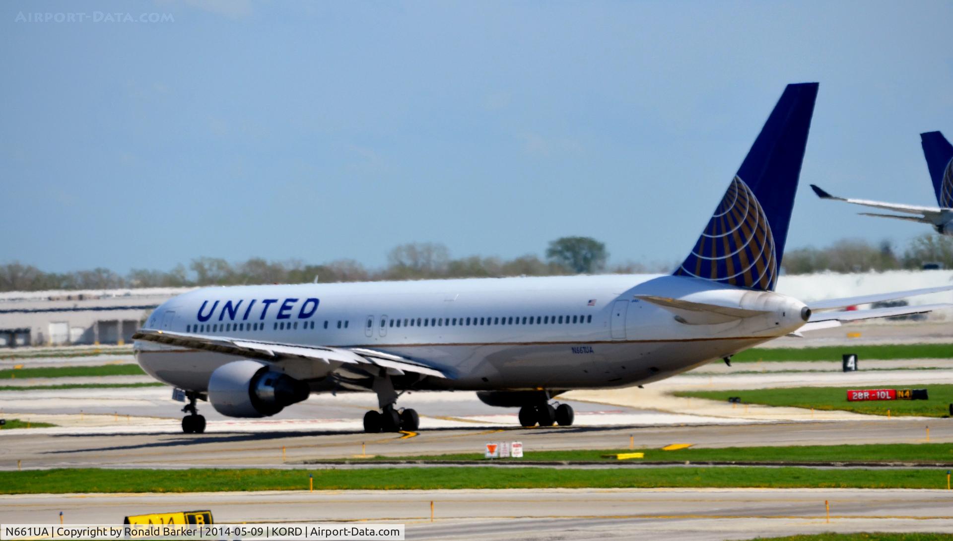 N661UA, 1993 Boeing 767-322 C/N 27158, Taxi O'Hare