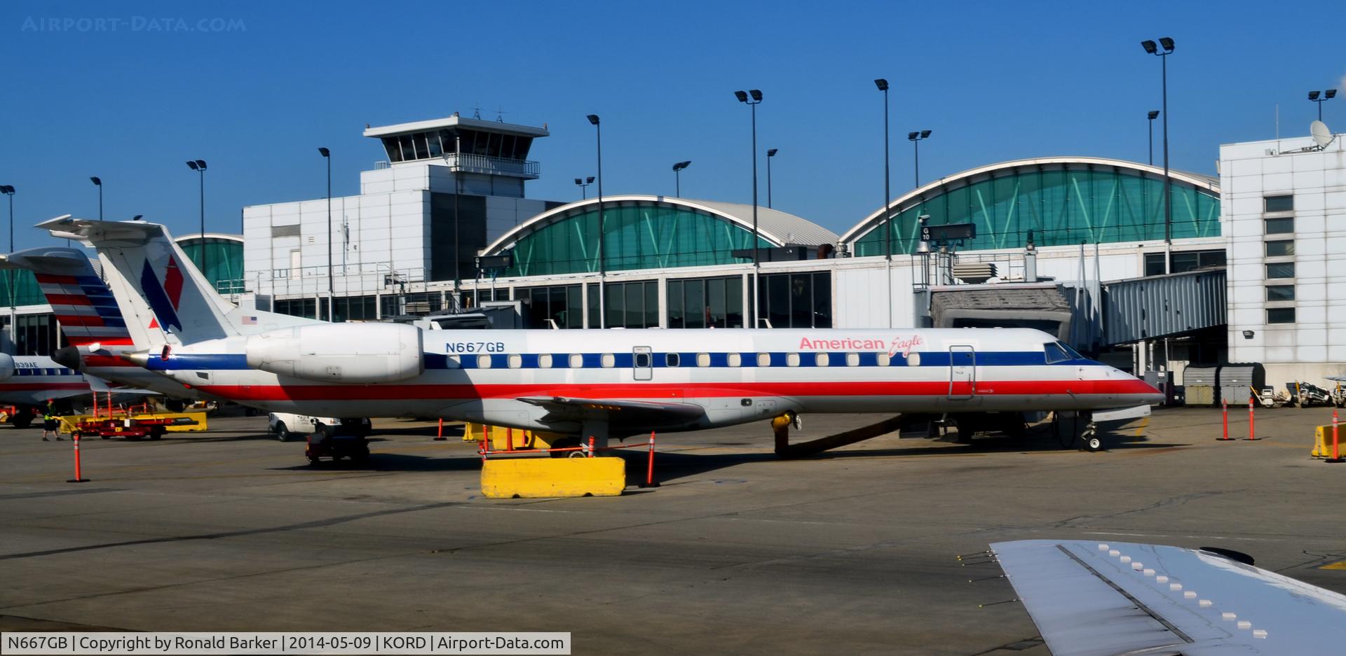 N667GB, 2004 Embraer ERJ-145LR (EMB-145LR) C/N 145784, At the gate O'Hare