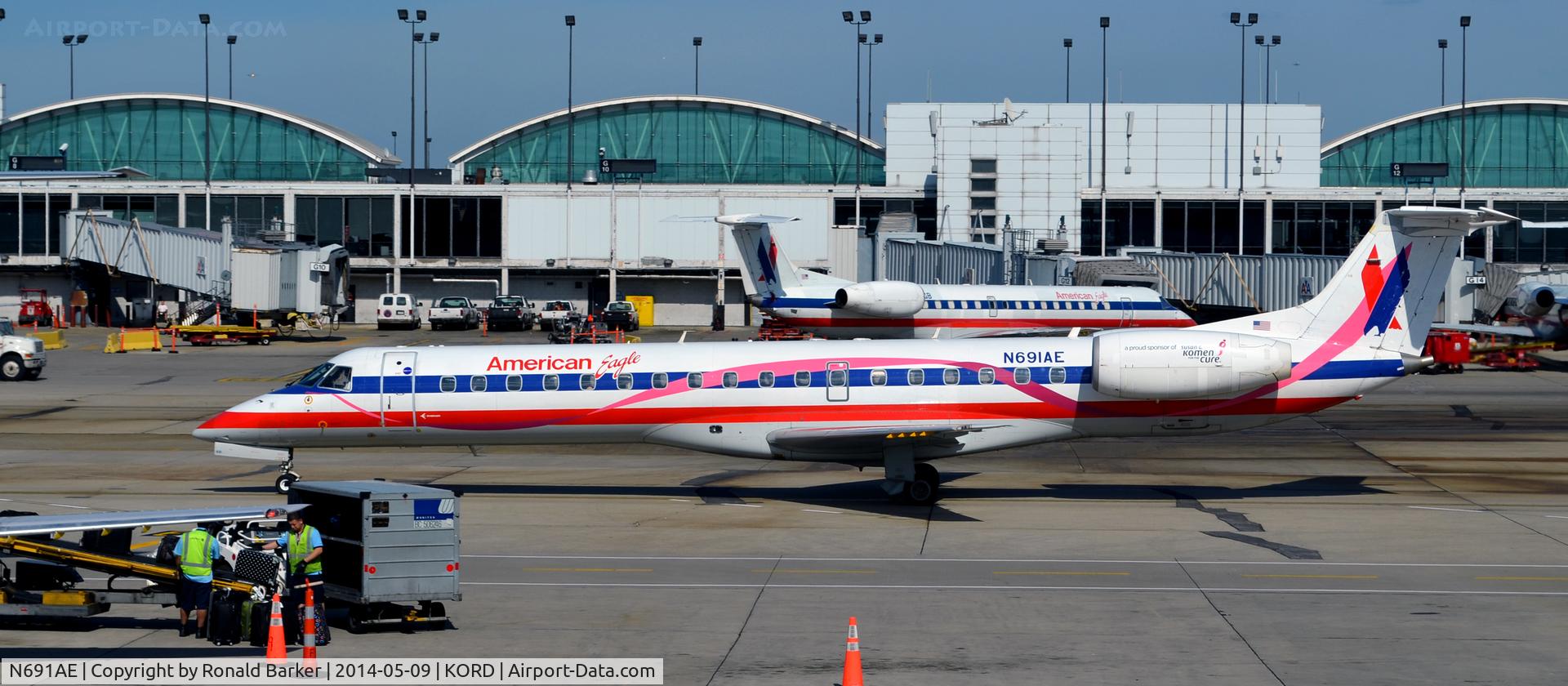 N691AE, 2004 Embraer ERJ-145LR (EMB-145LR) C/N 14500860, Taxi O'Hare