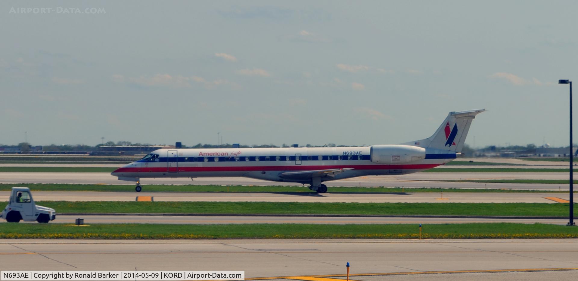 N693AE, 2004 Embraer ERJ-145LR (EMB-145LR) C/N 14500868, Taxi O'Hare