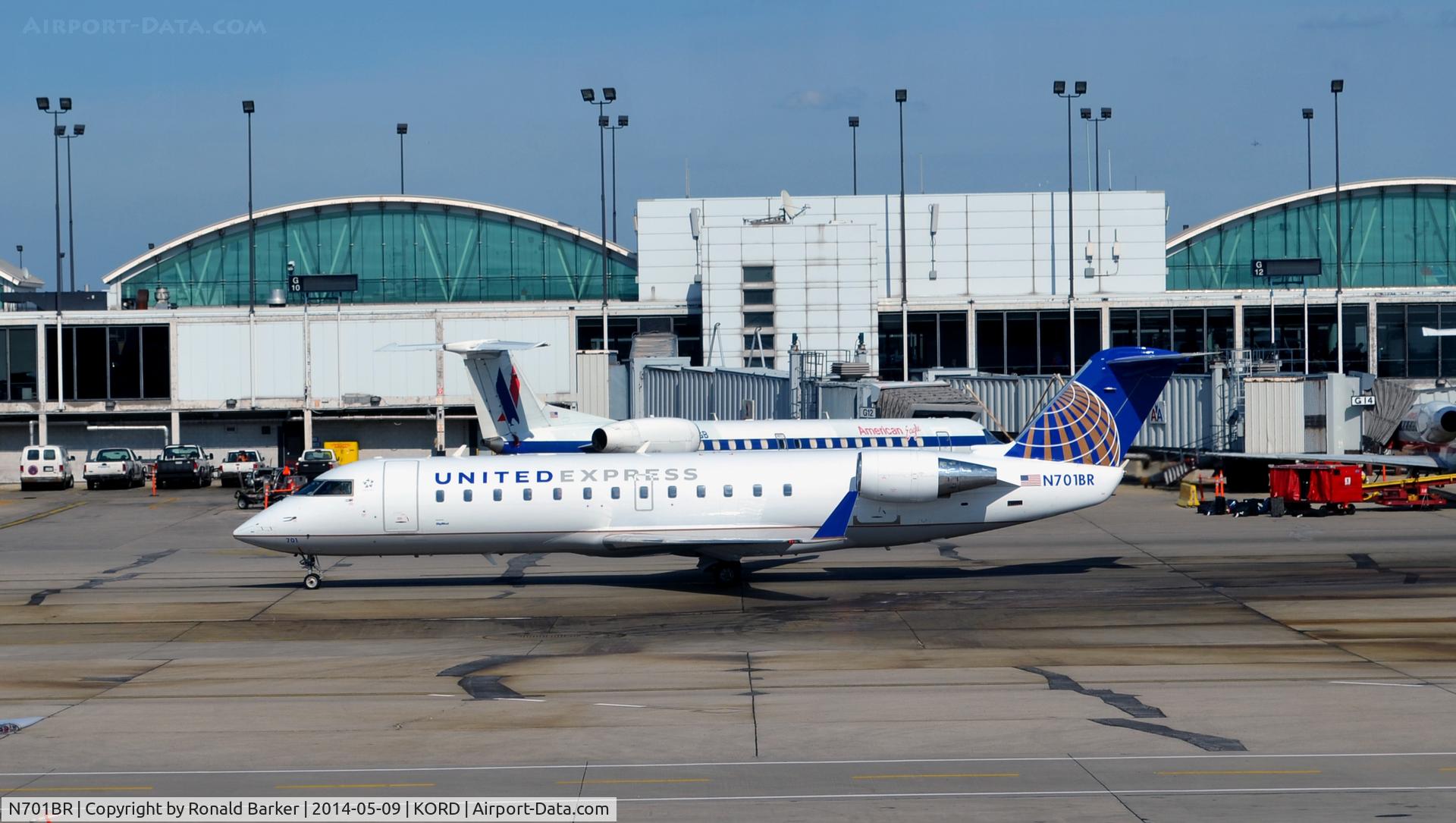N701BR, 2000 Bombardier CRJ-200ER (CL-600-2B19) C/N 7448, O'Hare