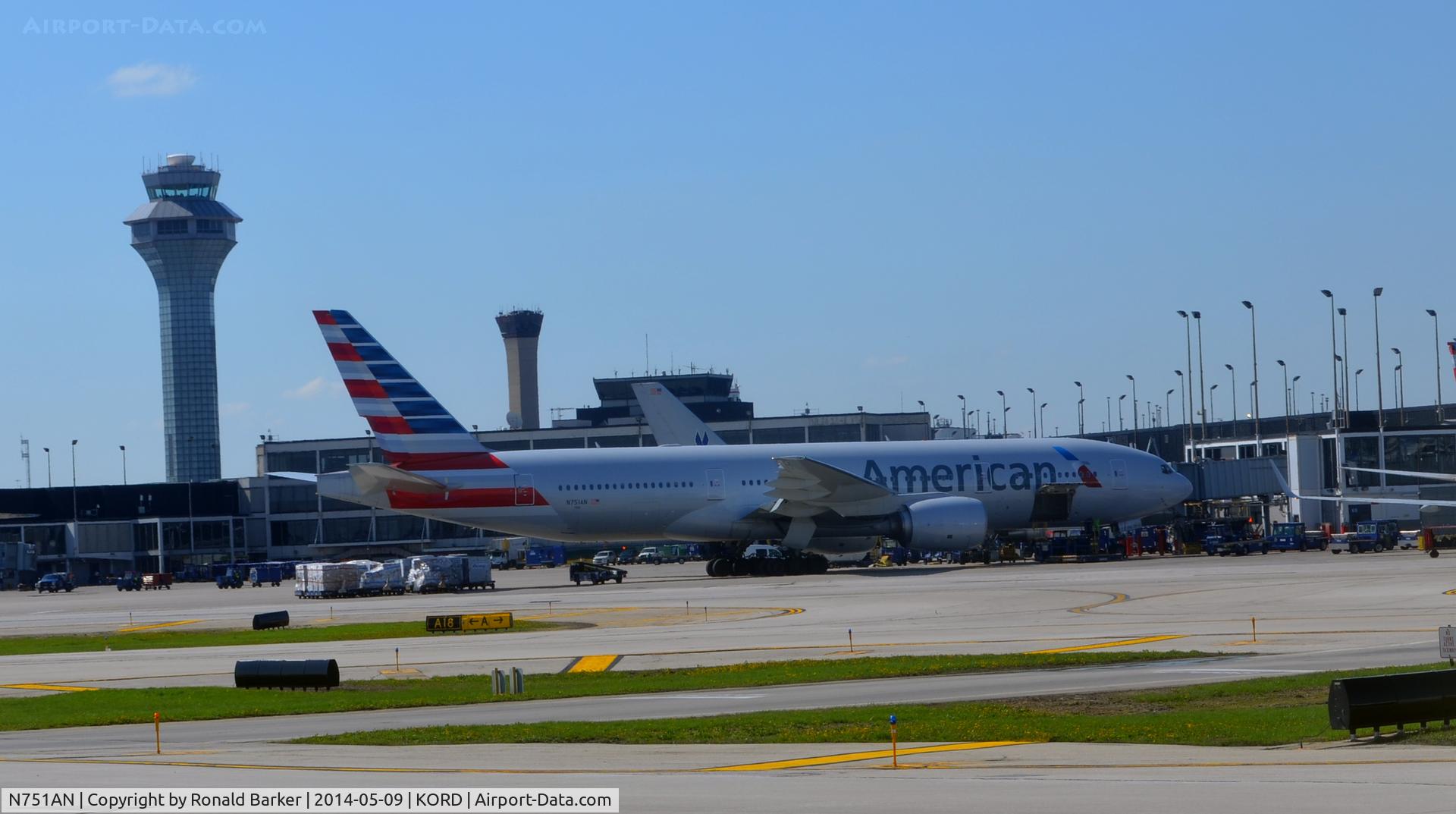N751AN, 2001 Boeing 777-223 C/N 30798, At the gate O'Hare