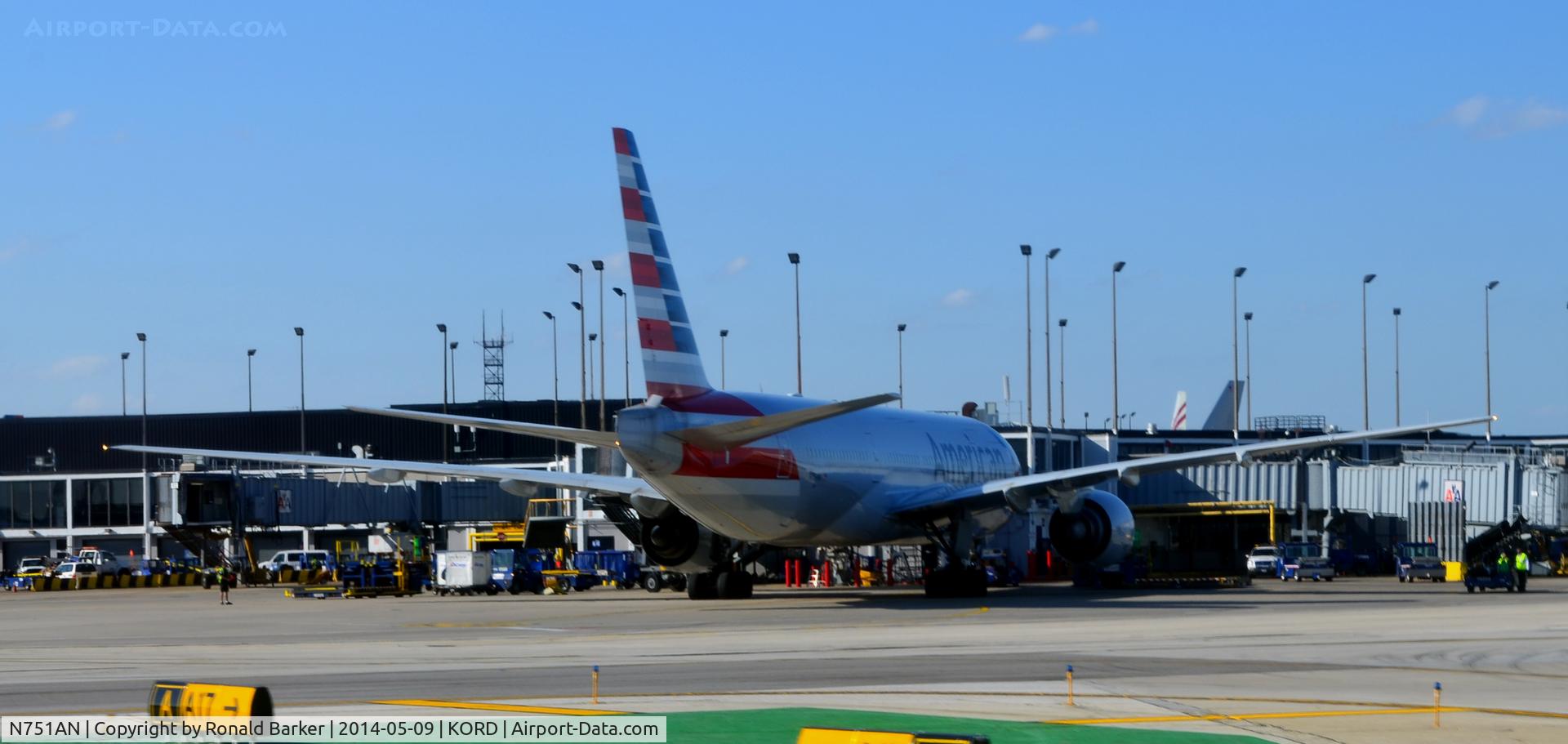 N751AN, 2001 Boeing 777-223 C/N 30798, Gate O'Hare