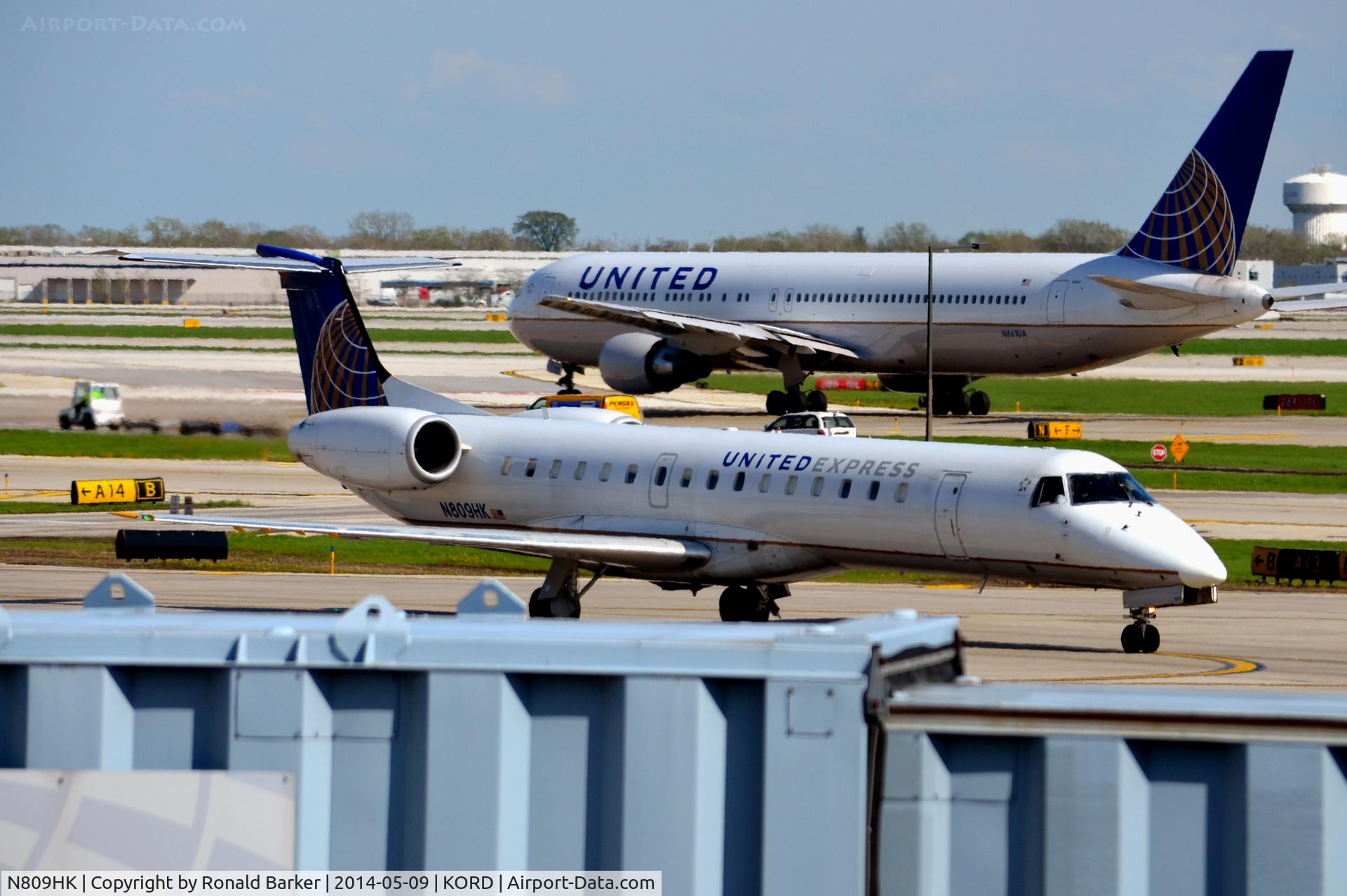 N809HK, 1999 Embraer EMB-145EP (ERJ-145EP) C/N 145187, Taxi O'Hare