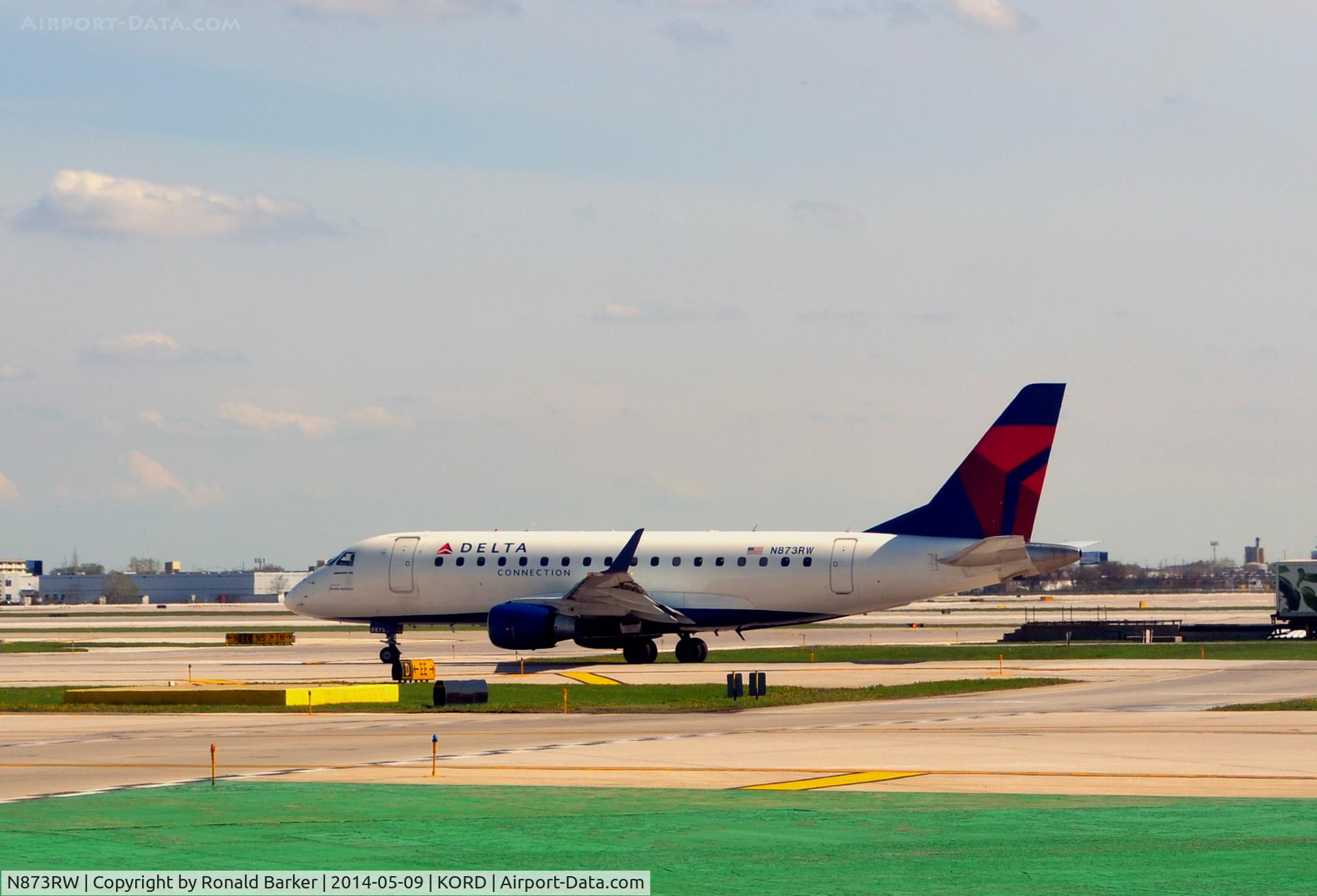 N873RW, 2006 Embraer 170SU (ERJ-170-100SU) C/N 17000144, Taxi O'Hare
