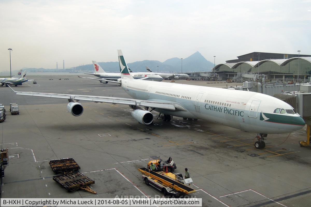 B-HXH, Airbus A340-313 C/N 218, At Hong Kong