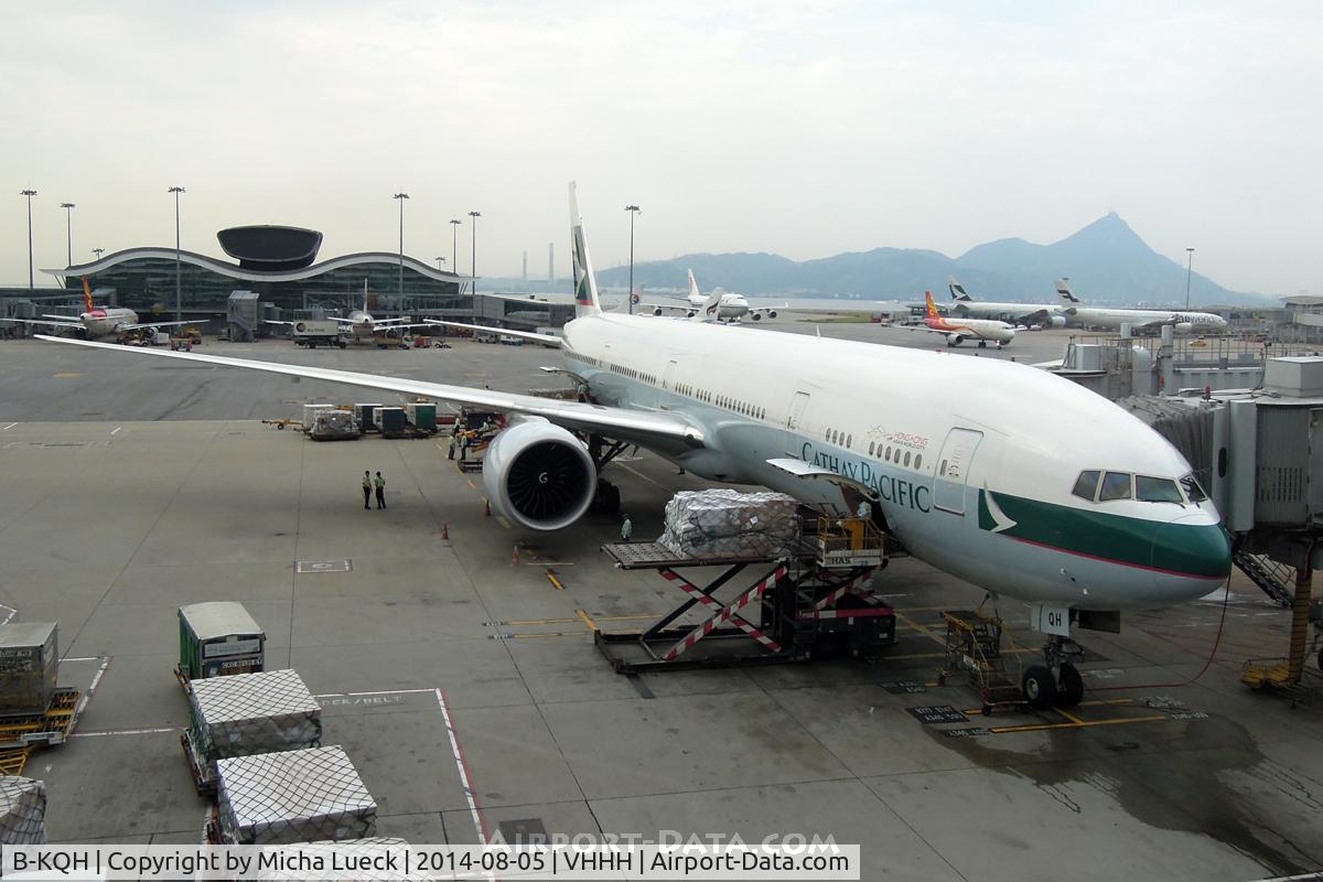B-KQH, 2013 Boeing 777-367/ER C/N 42143, At Hong Kong