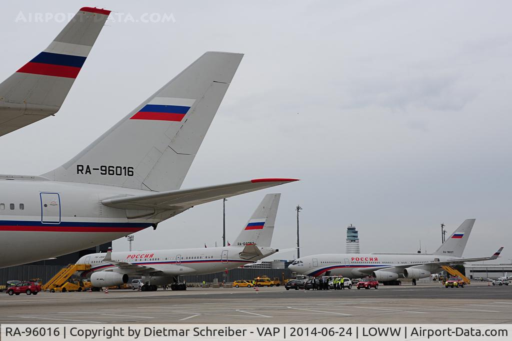 RA-96016, 2004 Ilyushin Il-96-300 C/N 74393202010, Rossija Iljuschin 96