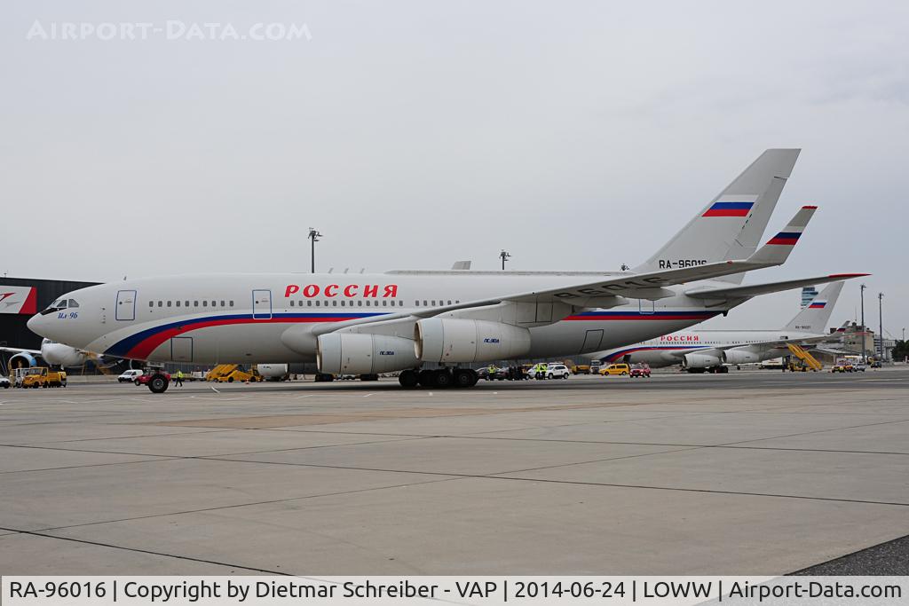 RA-96016, 2004 Ilyushin Il-96-300 C/N 74393202010, Iljuschin 96 Rossija