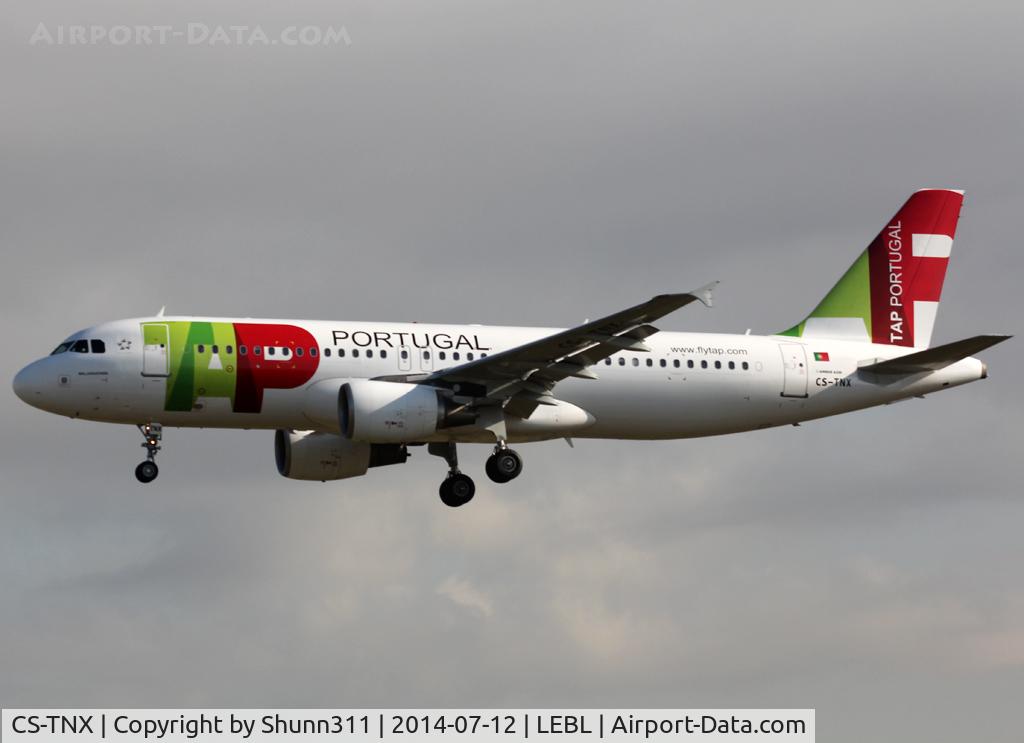 CS-TNX, 2006 Airbus A320-214 C/N 2822, Landing rwy 25R
