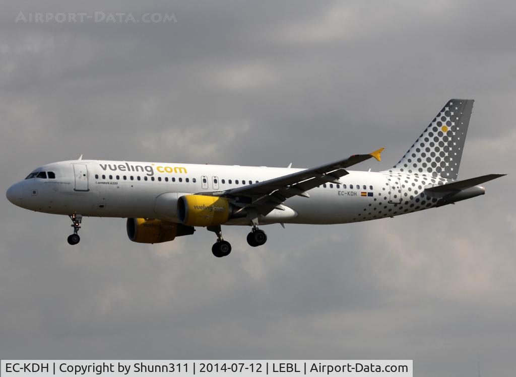 EC-KDH, 2007 Airbus A320-214 C/N 3083, Landing rwy 25R