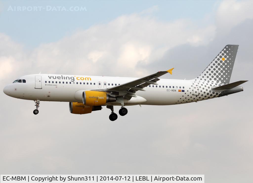 EC-MBM, 2010 Airbus A320-214 C/N 4463, Landing rwy 25R