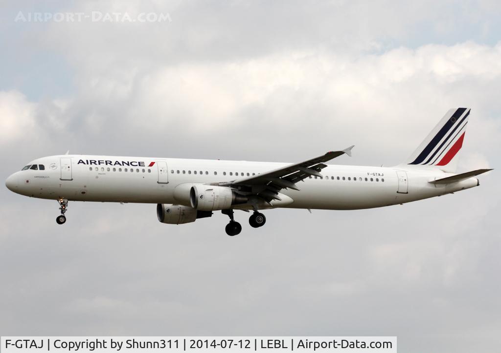 F-GTAJ, 2001 Airbus A321-211 C/N 1476, Landing rwy 25R... new c/s