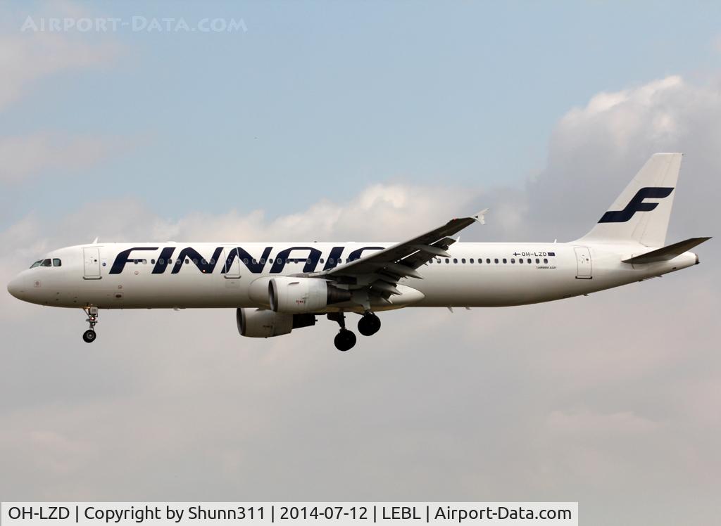 OH-LZD, 2000 Airbus A321-211 C/N 1241, Landing rwy 25R... new c/s