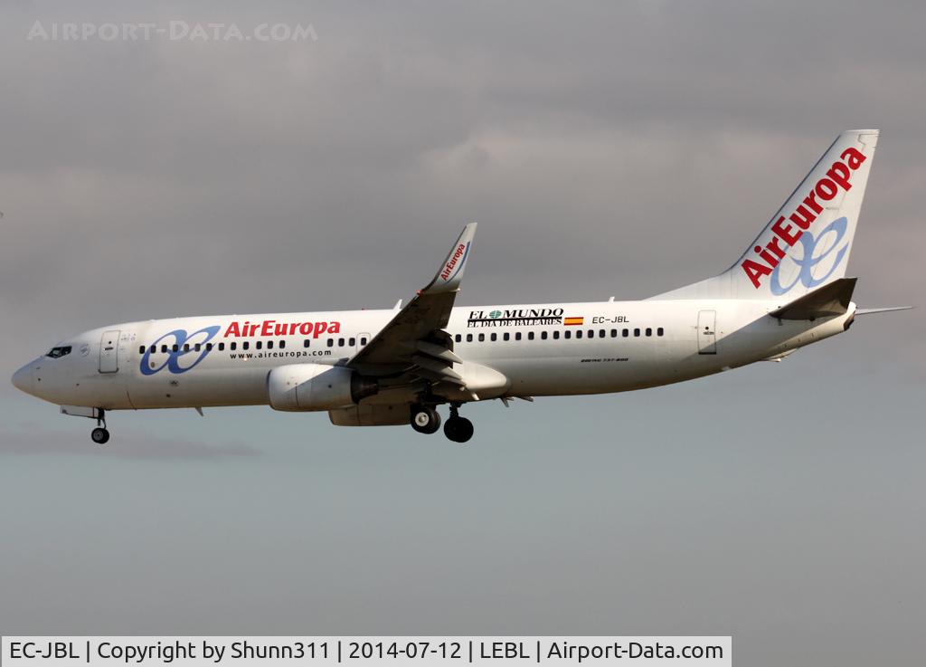 EC-JBL, 2004 Boeing 737-85P C/N 33974, Landing rwy 25R... 'El Mundo' additional titles