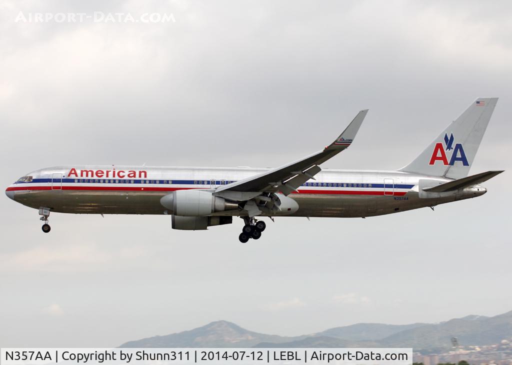 N357AA, 1988 Boeing 767-323 C/N 24038, Landing rwy 25R... old c/s